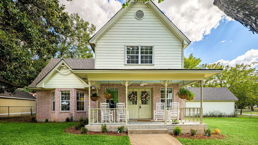 Brenham 2-story, 3-bed 407 W Main Street-idx