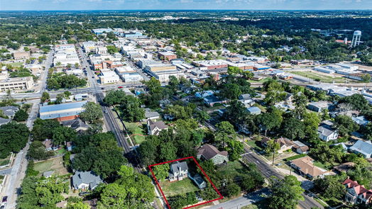 Brenham 2-story, 3-bed 405 W Main Street-idx
