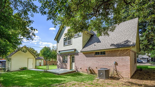 Brenham 2-story, 3-bed 405 W Main Street-idx