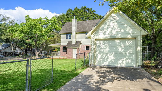Brenham 2-story, 3-bed 405 W Main Street-idx