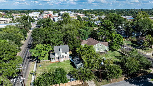Brenham 2-story, 3-bed 405 W Main Street-idx
