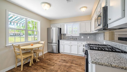 Brenham 2-story, 3-bed 405 W Main Street-idx