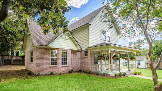 Brenham 2-story, 3-bed 405 W Main Street-idx