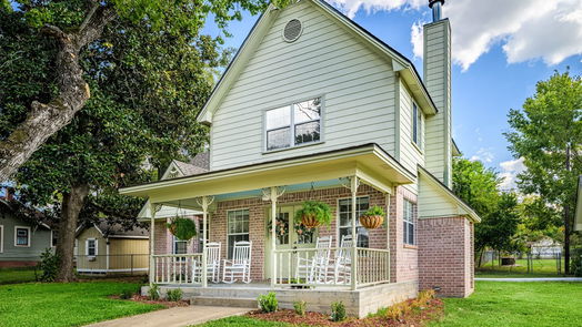Brenham 2-story, 3-bed 405 W Main Street-idx