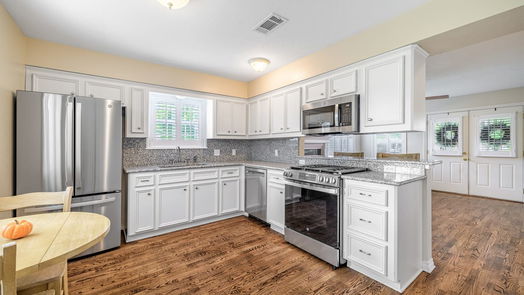 Brenham 2-story, 3-bed 405 W Main Street-idx