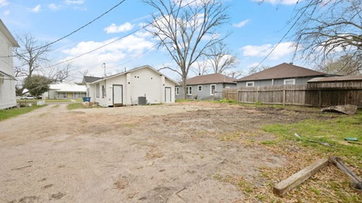 Navasota 1-story, 3-bed 906 E Washington Avenue-idx