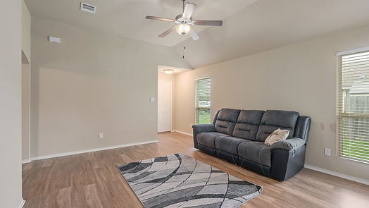 Navasota 1-story, 4-bed 111 Willow Drive-idx