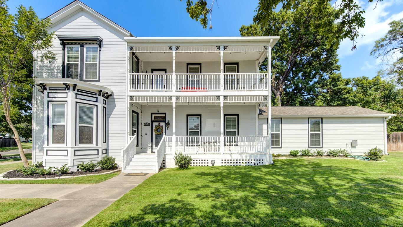 Navasota 2-story, 5-bed 803 S La Salle Street-idx