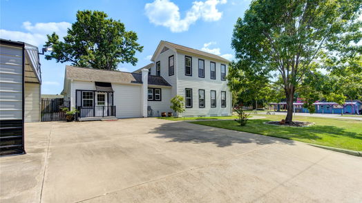 Navasota 2-story, 5-bed 803 S La Salle Street-idx
