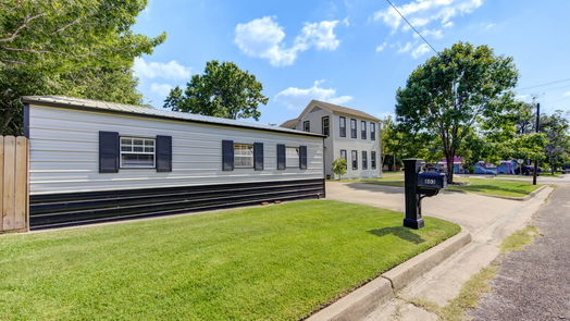 Navasota 2-story, 5-bed 803 S La Salle Street-idx