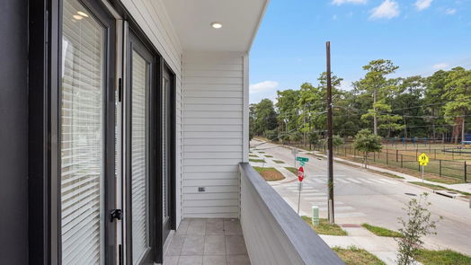 Houston 3-story, 3-bed 4870 Brinkman Street-idx