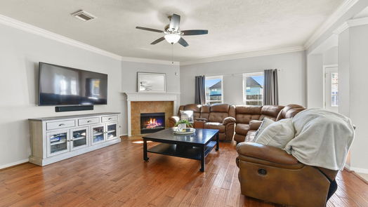 Pearland 2-story, 6-bed 3721 Pinehurst Drive-idx