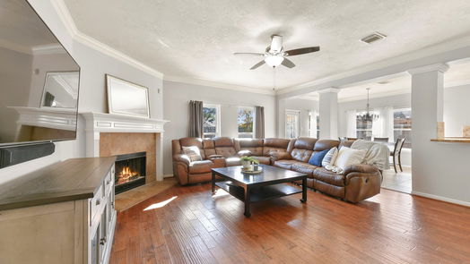 Pearland 2-story, 6-bed 3721 Pinehurst Drive-idx
