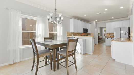 Pearland 2-story, 6-bed 3721 Pinehurst Drive-idx