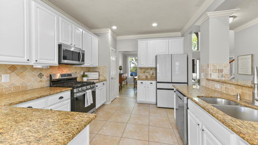 Pearland 2-story, 6-bed 3721 Pinehurst Drive-idx
