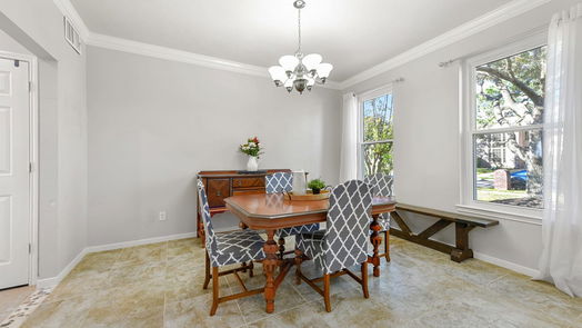 Pearland 2-story, 6-bed 3721 Pinehurst Drive-idx