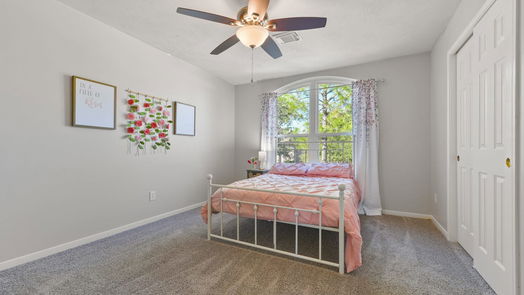 Pearland 2-story, 6-bed 3721 Pinehurst Drive-idx