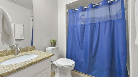 Pearland 2-story, 6-bed 3721 Pinehurst Drive-idx