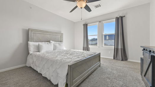 Pearland 2-story, 6-bed 3721 Pinehurst Drive-idx