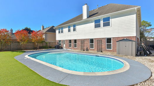 Pearland 2-story, 6-bed 3721 Pinehurst Drive-idx
