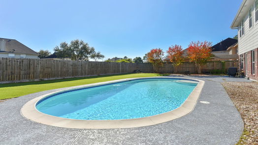 Pearland 2-story, 6-bed 3721 Pinehurst Drive-idx