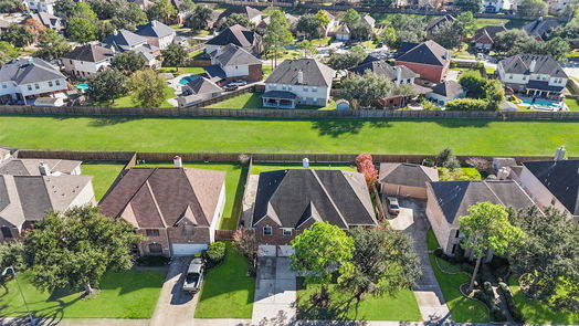 Pearland 2-story, 6-bed 3721 Pinehurst Drive-idx