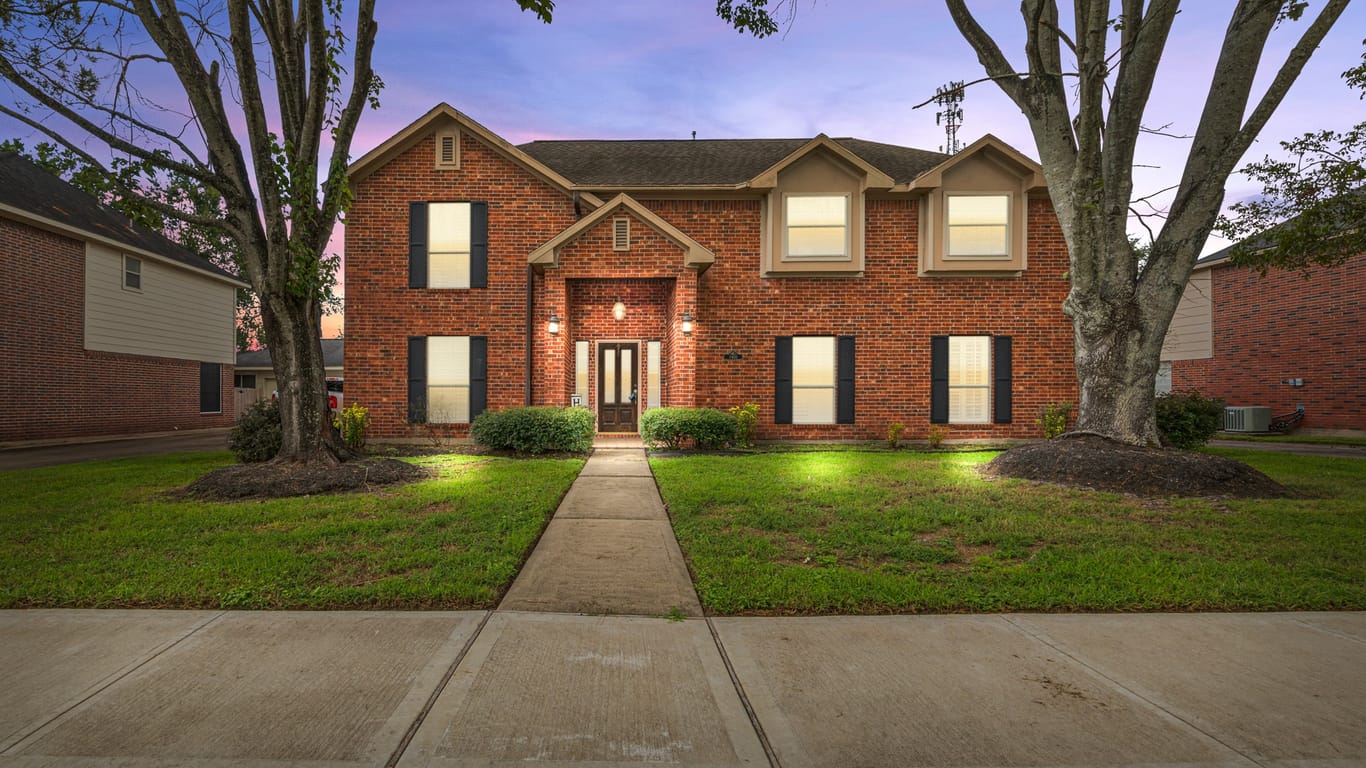 Pearland 2-story, 4-bed 1410 Long View Drive-idx