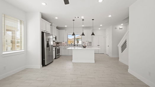 Humble 3-story, 3-bed 11823 California Sister Drive-idx