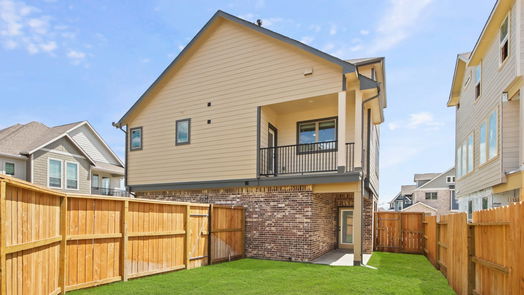 Humble 3-story, 3-bed 11823 California Sister Drive-idx