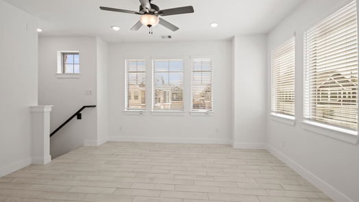 Humble 3-story, 3-bed 11823 California Sister Drive-idx