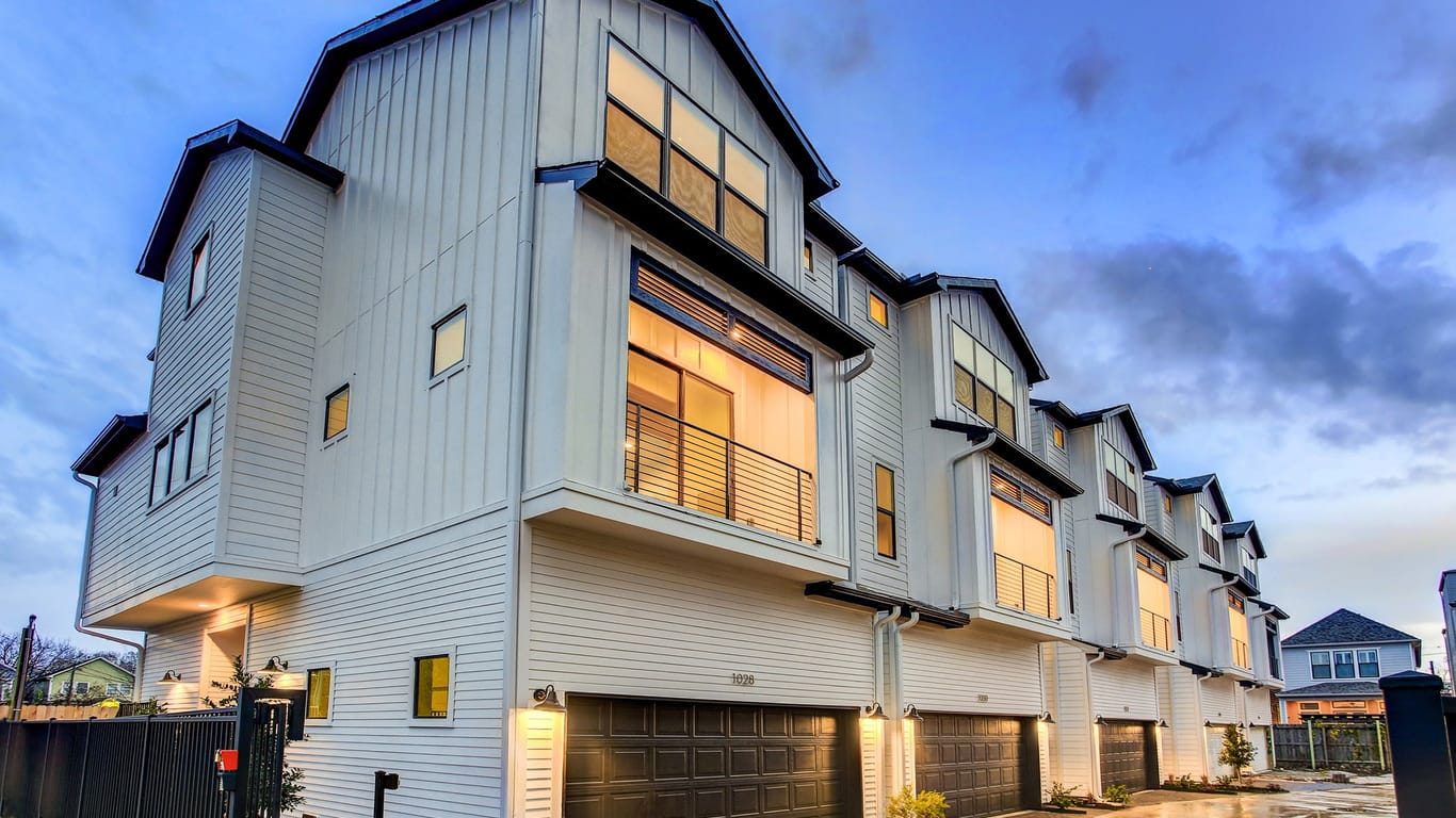 Houston 3-story, 3-bed 6308 Chelsea Falls Lane-idx