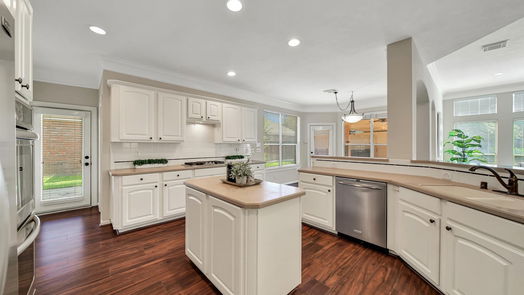Houston 2-story, 4-bed 5610 Lake Place Drive-idx