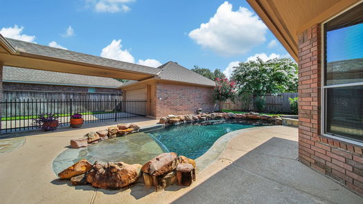 Houston 2-story, 4-bed 5610 Lake Place Drive-idx