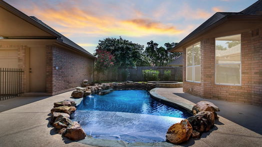 Houston 2-story, 4-bed 5610 Lake Place Drive-idx