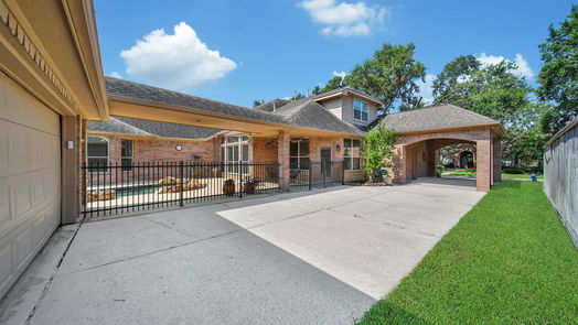 Houston 2-story, 4-bed 5610 Lake Place Drive-idx