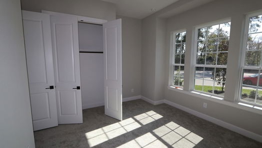 Conroe 2-story, 4-bed 906 Raindrop Creek Court-idx