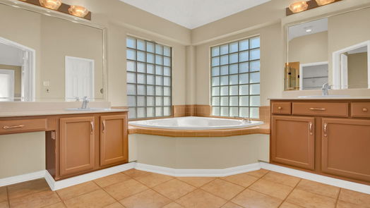 Houston 1-story, 3-bed 8414 Castle Pond Court-idx
