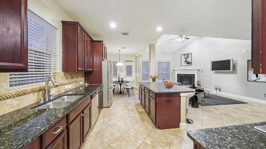 Humble 2-story, 4-bed 7030 Dewberry Shores Lane-idx
