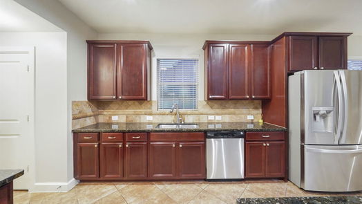 Humble 2-story, 4-bed 7030 Dewberry Shores Lane-idx