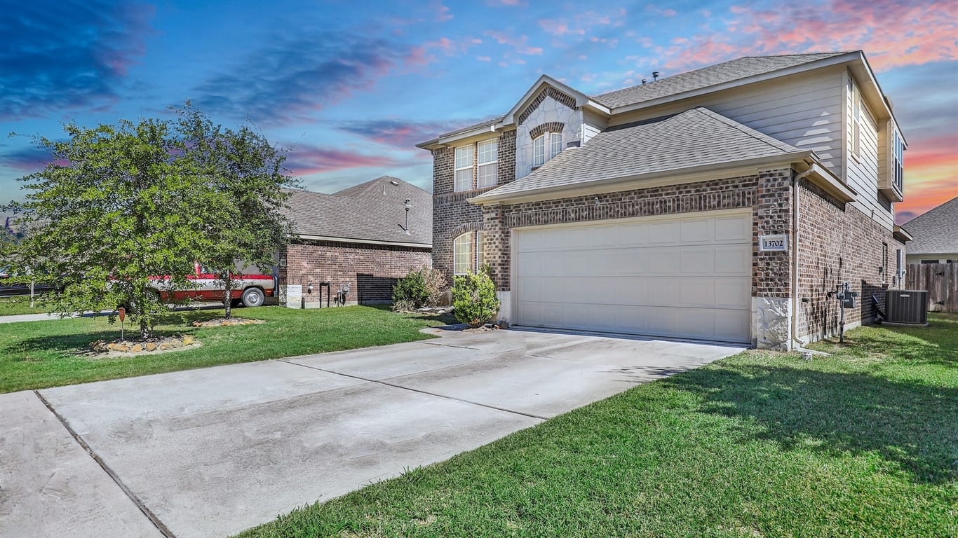 Crosby 2-story, 4-bed 13702 Kodiak Brown Bear Street-idx