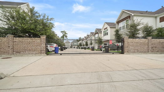 Houston 2-story, 3-bed 5216 Pinemont Creek Lane-idx