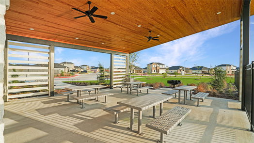 Sealy 1-story, 4-bed 2027 Woodlark Way-idx