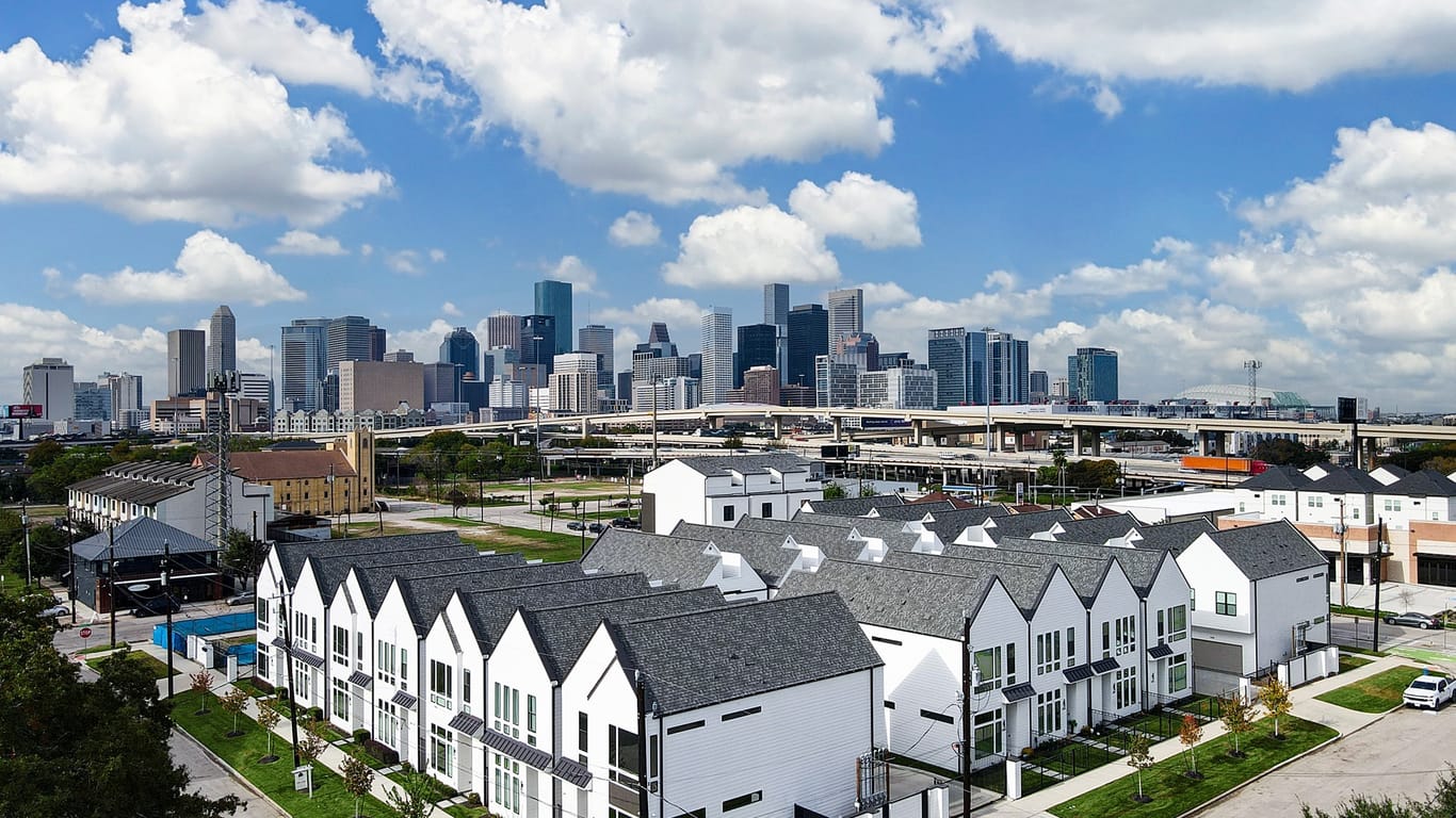 Houston 4-story, 3-bed 2105 Emancipation Avenue-idx