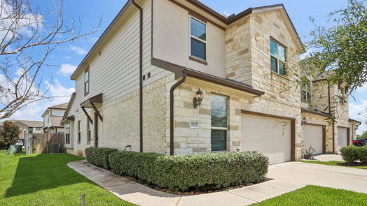 Pearland 2-story, 4-bed 7117 Fannin Street-idx