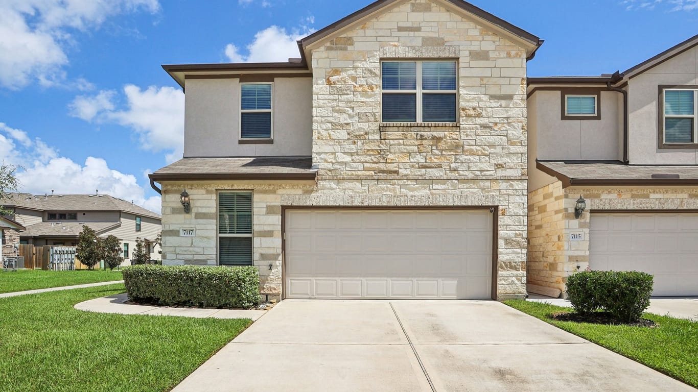 Pearland 2-story, 4-bed 7117 Fannin Street-idx