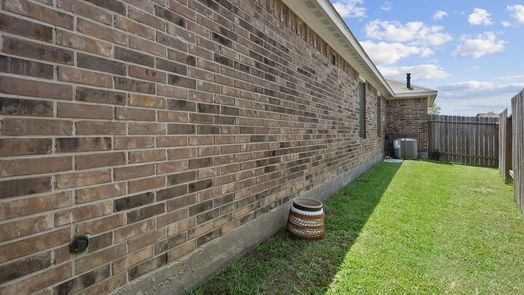 Dickinson 1-story, 3-bed 6709 Coral Bells Lane-idx