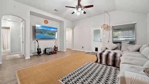 Dickinson 1-story, 3-bed 6709 Coral Bells Lane-idx