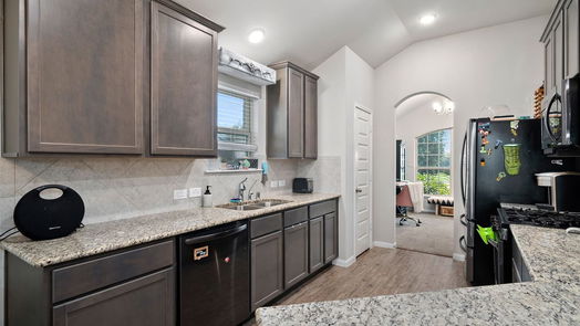 Dickinson 1-story, 3-bed 6709 Coral Bells Lane-idx