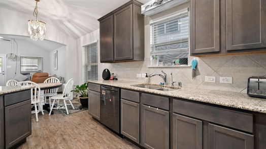Dickinson 1-story, 3-bed 6709 Coral Bells Lane-idx