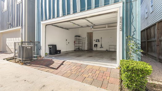 Houston 3-story, 3-bed 8673 Green Kolbe Lane-idx